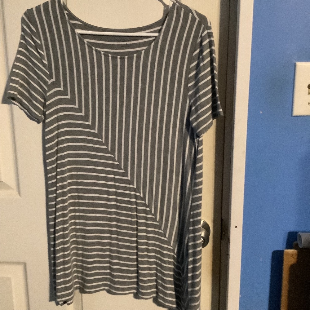 Women’s Gray & white Stripe Croft & Barrow Flared Top Size S